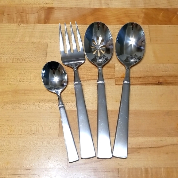 Mikasa Dining 7 Item For 2 Mikasa 4 Pc Silverware Large Spoons